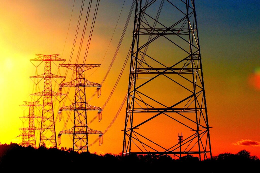 鉄塔　送電線　夕日