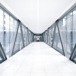 ガラス　通路　オフィス