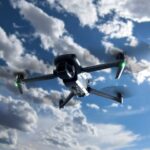 ドローン 機体 青空